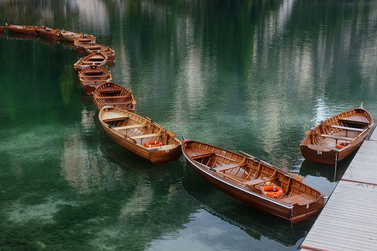 Lago di Braies łódki