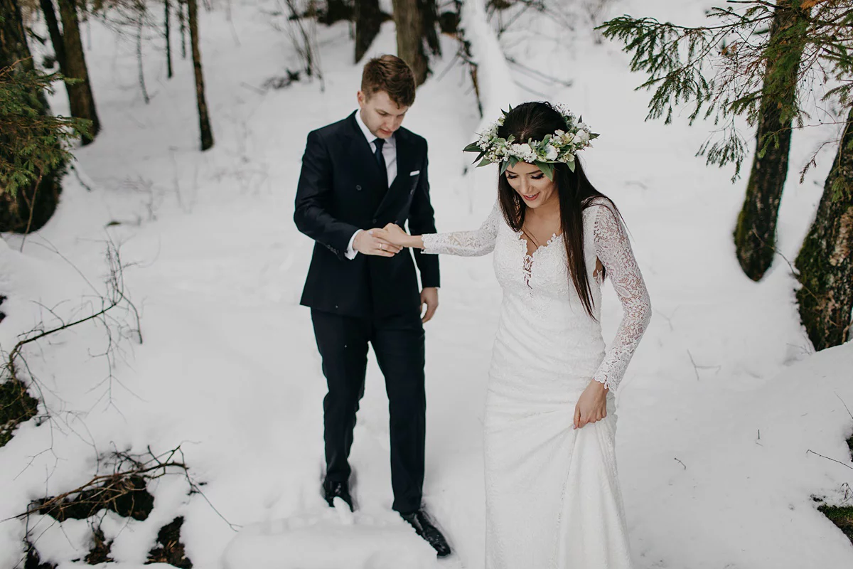 Sesja ślubna zimą na Mazurach